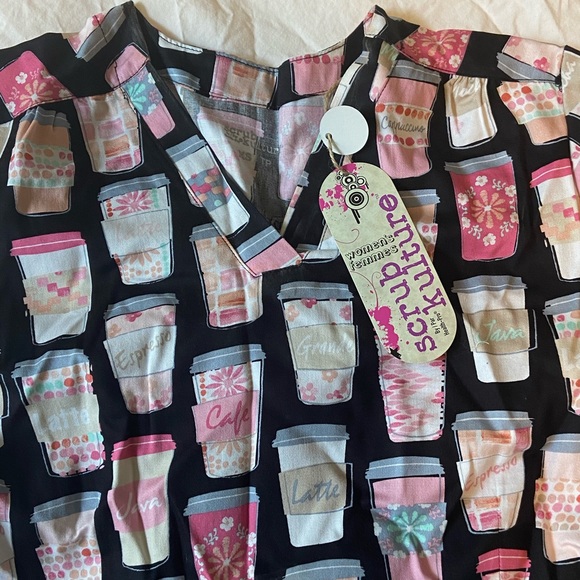 Scrub Kulture Scrub top - Picture 2 of 4